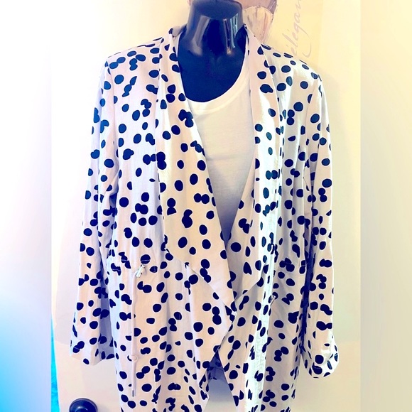 Tahari Jackets & Blazers - TAHARI BLAZER